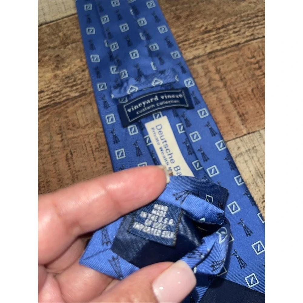 Men's Vineyard Vines Custom Collection Tie‎ Made in USA Imported Silk
